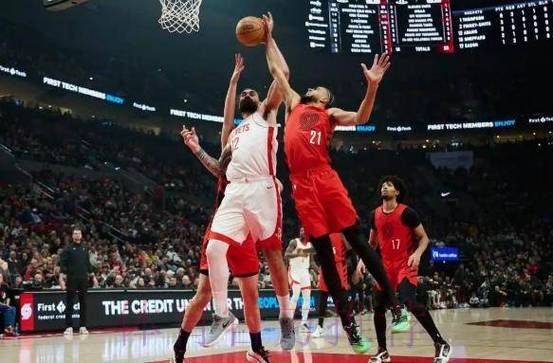 一个不中！贾巴里上一场三分10中0&本场三分3中0，合计13中0